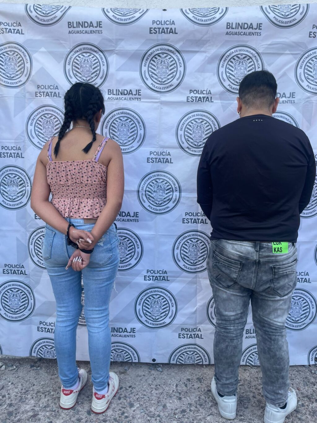 Policías estatales capturan a pareja que asaltaba tiendas de conveniencia y farmacias en la capital