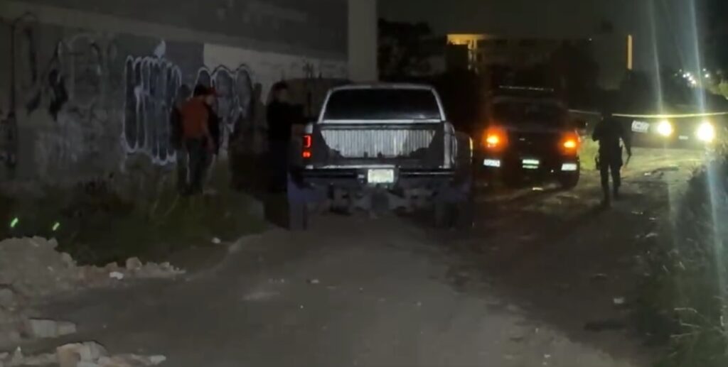 Un hombre se suicida de un disparo en la cabeza en su camioneta en el fraccionamiento Fundición