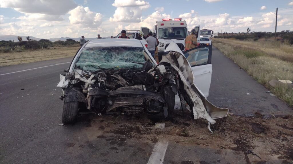 Dos muertos y un lesionado deja accidente en la autopista Zacatecas-Aguascalientes