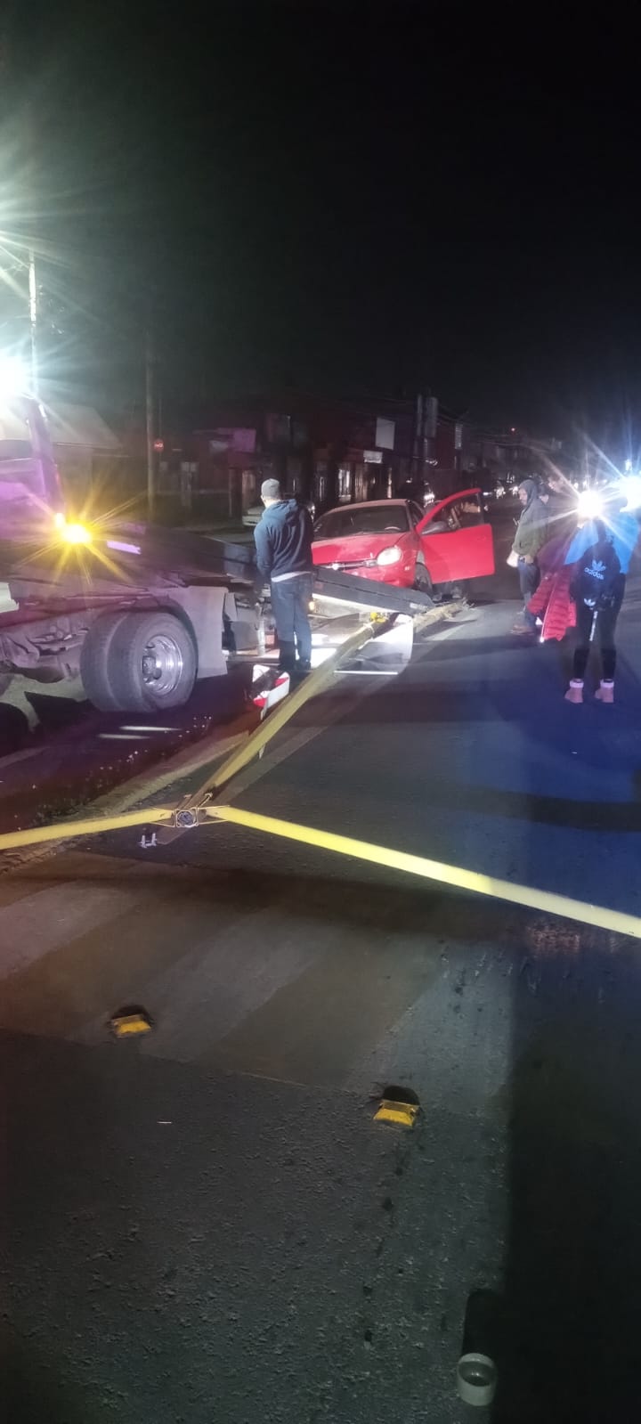 Joven automovilista se estrella contra un poste de luz en la Constitución por manejar ebria