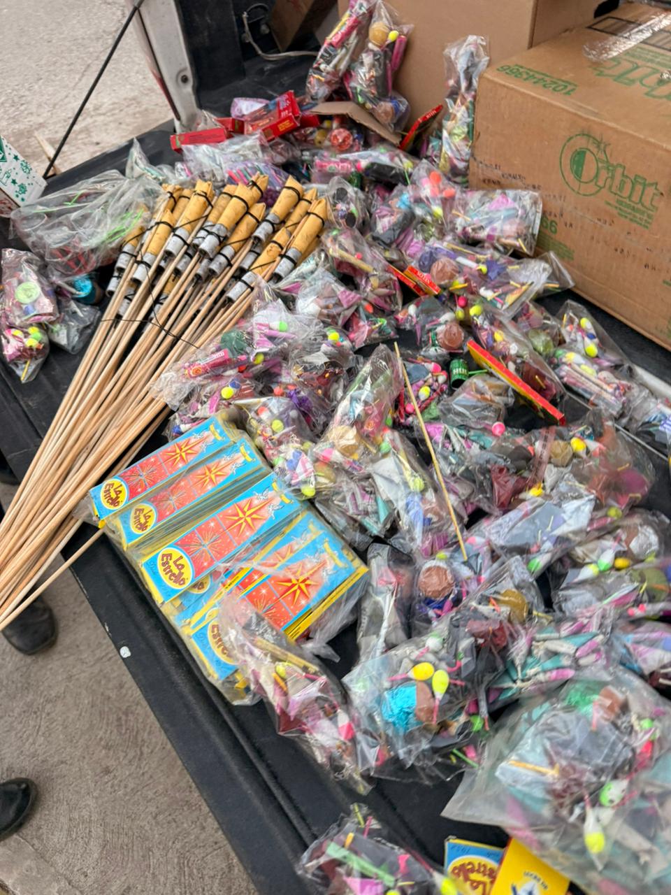 Protección Civil decomisa pirotecnia en tianguis de la Insurgentes y en una zapatería del Rodolfo Landeros