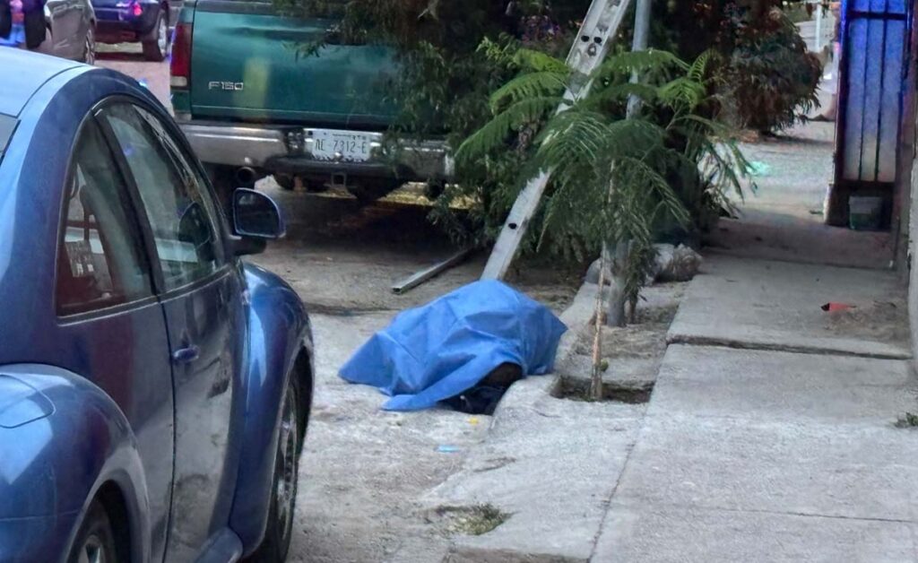 Padre de familia muere tras electrocutarse y caer de varios metros de altura en Pintores Mexicanos
