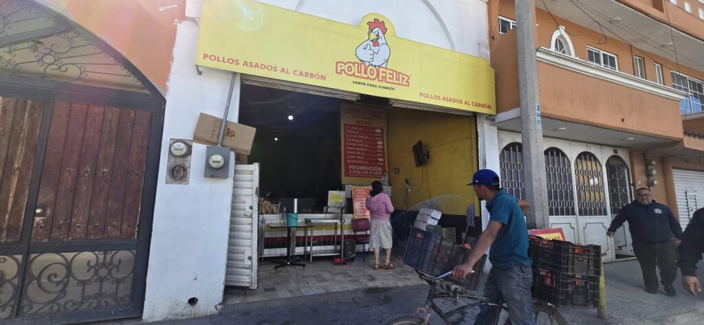 Se suscita incendio en “Pollo Feliz” en el Centro de Rincón de Romos por acumulación de grasas