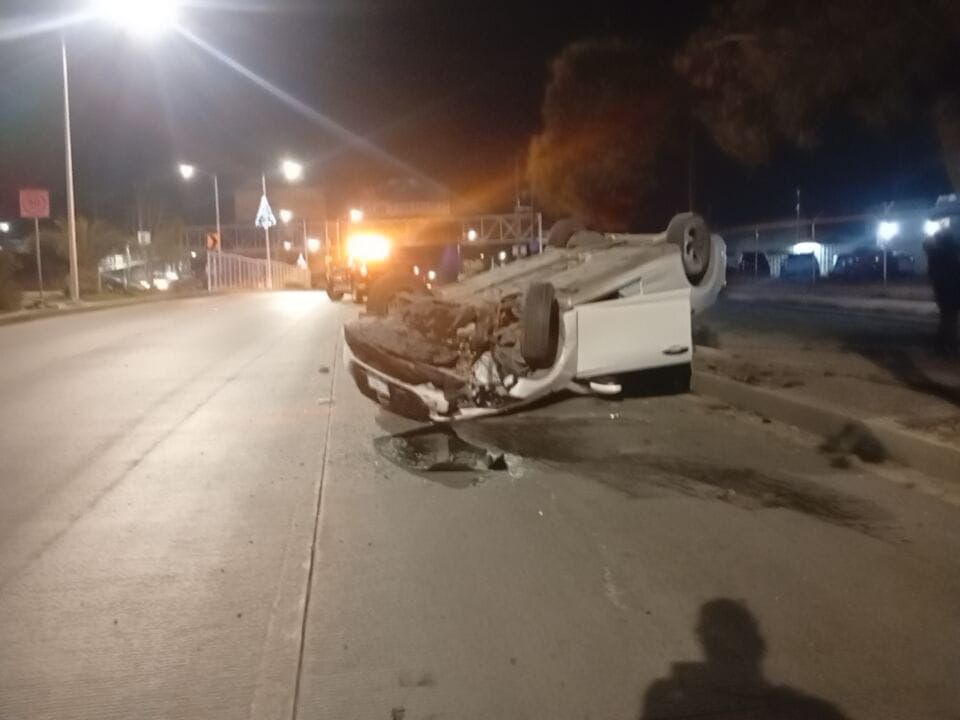 Conductor en estado de ebriedad protagoniza aparatoso accidente en el Morelos