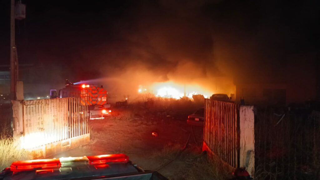 Incendio de pasto seco arrasó con la pensión “Chacho” en Rincón de Romos