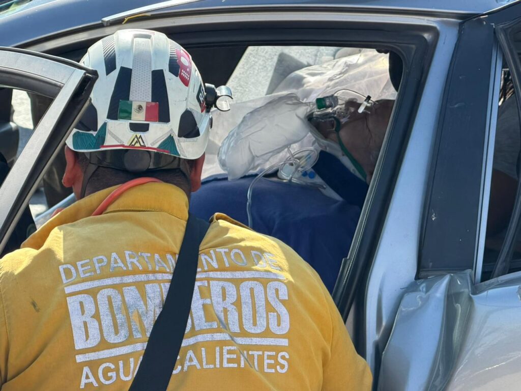 Muere sexagenaria tras el fuerte choque entre una camioneta y un auto en el bulevar San Marcos