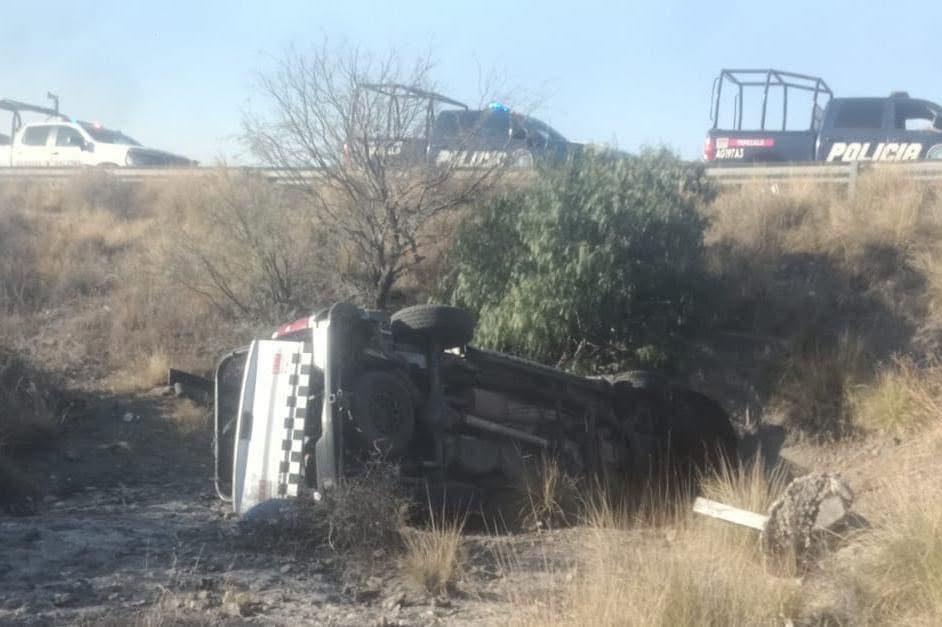 Volcadura de una patrulla de la Guardia Nacional en Tepezalá deja cuatro oficiales lesionados