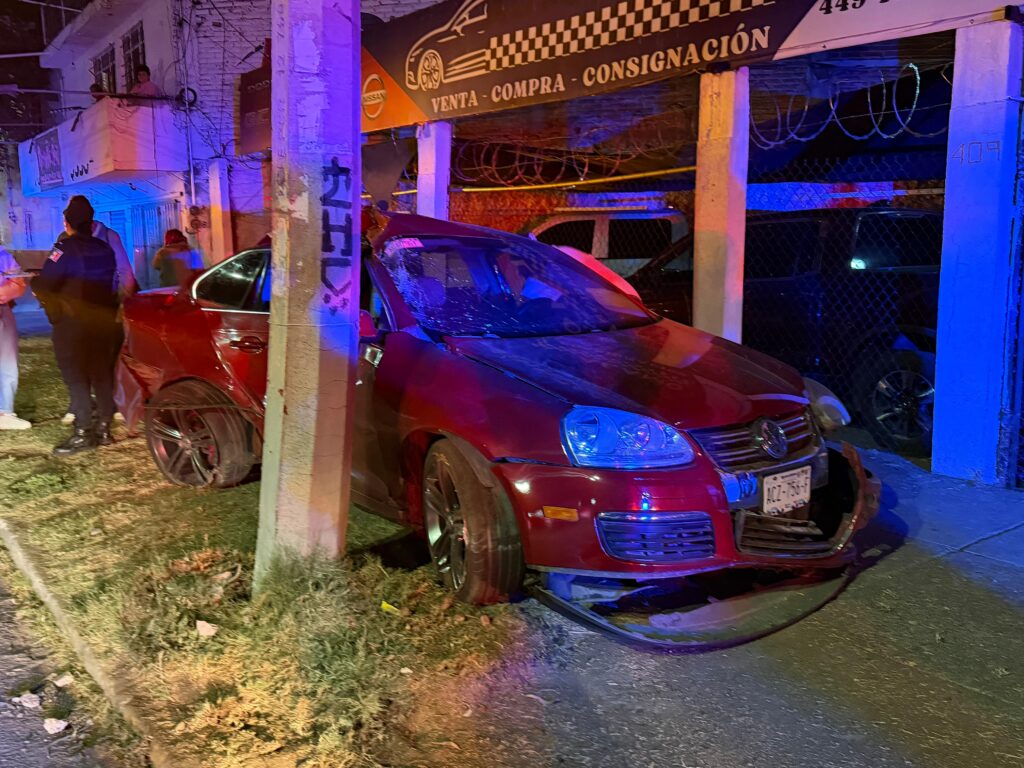 Aparatoso accidente en la colonia Héroes deja dos hombres lesionados de consideración