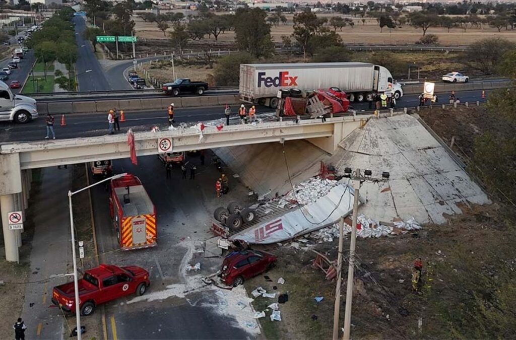 GALERIA DE FOTOS DEL ACCIDENTE EN LA MAXIPISTA LEÓN-AGUASCALIENTES