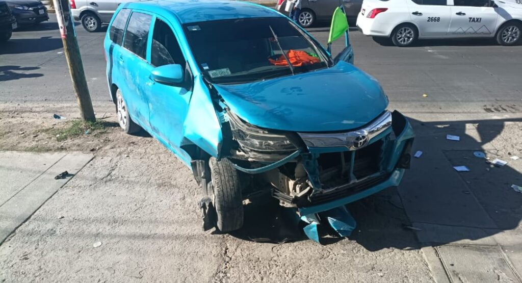 Tras persecución y volcadura policías estatales capturan a sujeto con más de 100 gramos de marihuana