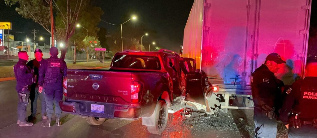 Pareja alcoholizada resulta lesionada tras fuerte choque frente al Mercado de Abastos