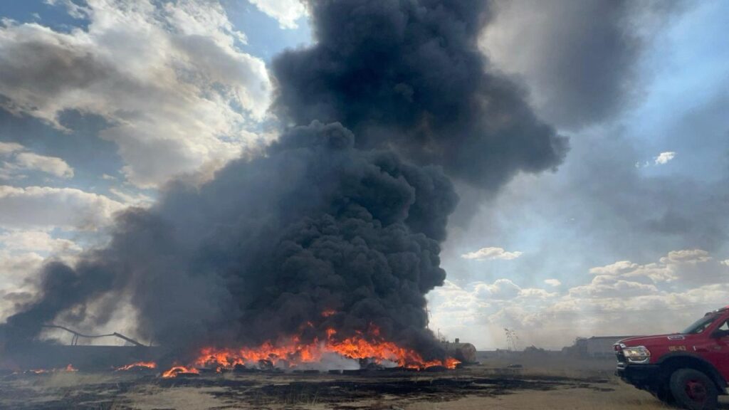 SE INCENDIAN MÁS DE 2 MIL LLANTAS Y DESHECHOS AL SUR DE AGS