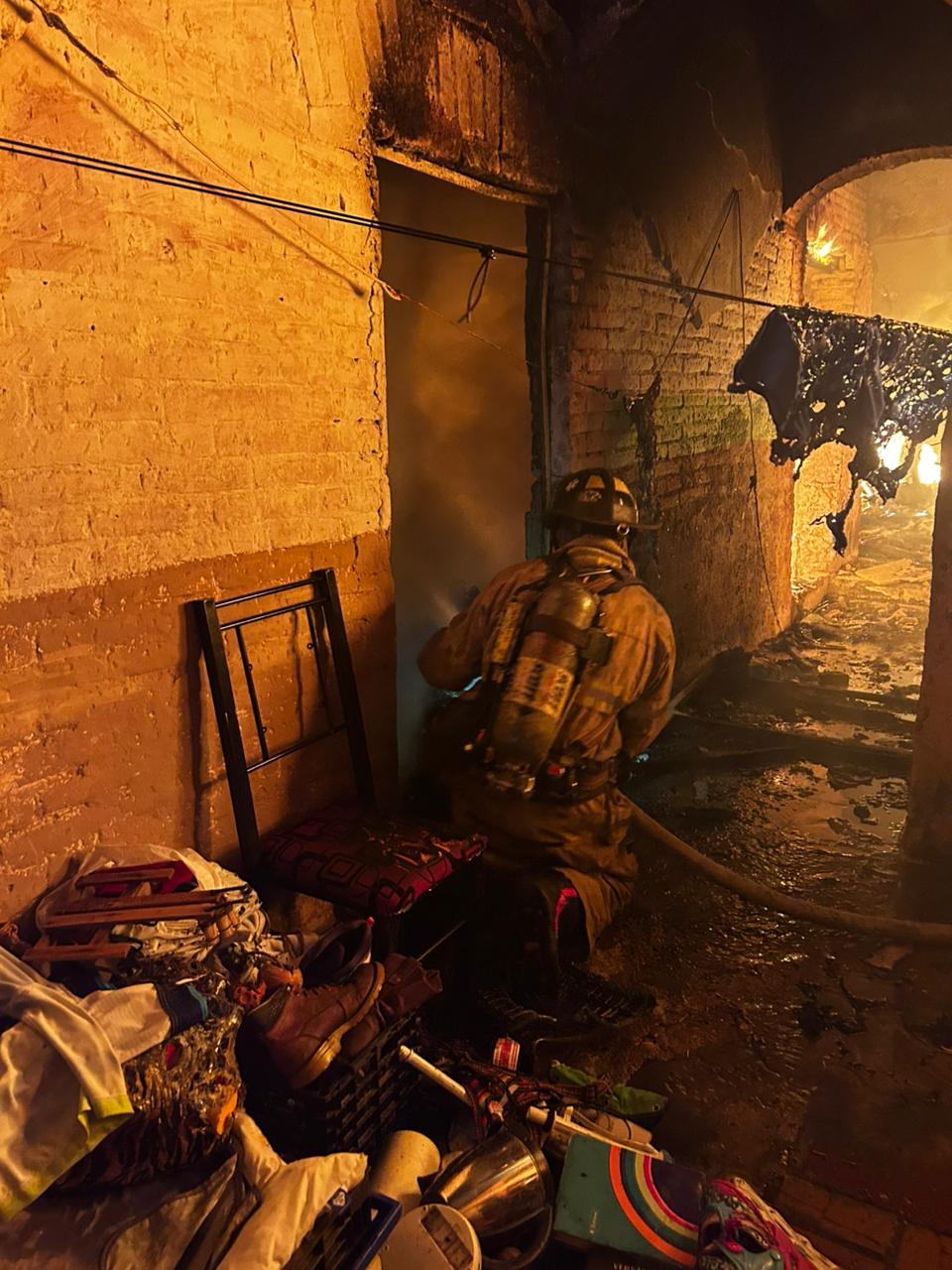 UN HOMBRE LESIONADO Y UN GATO RESCATADO FUE EL SALDO DE VORAZ INCENDIO