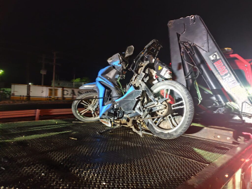 Joven motociclista muere impactado por un automovilista en la 45 Norte, en Pabellón de Arteaga