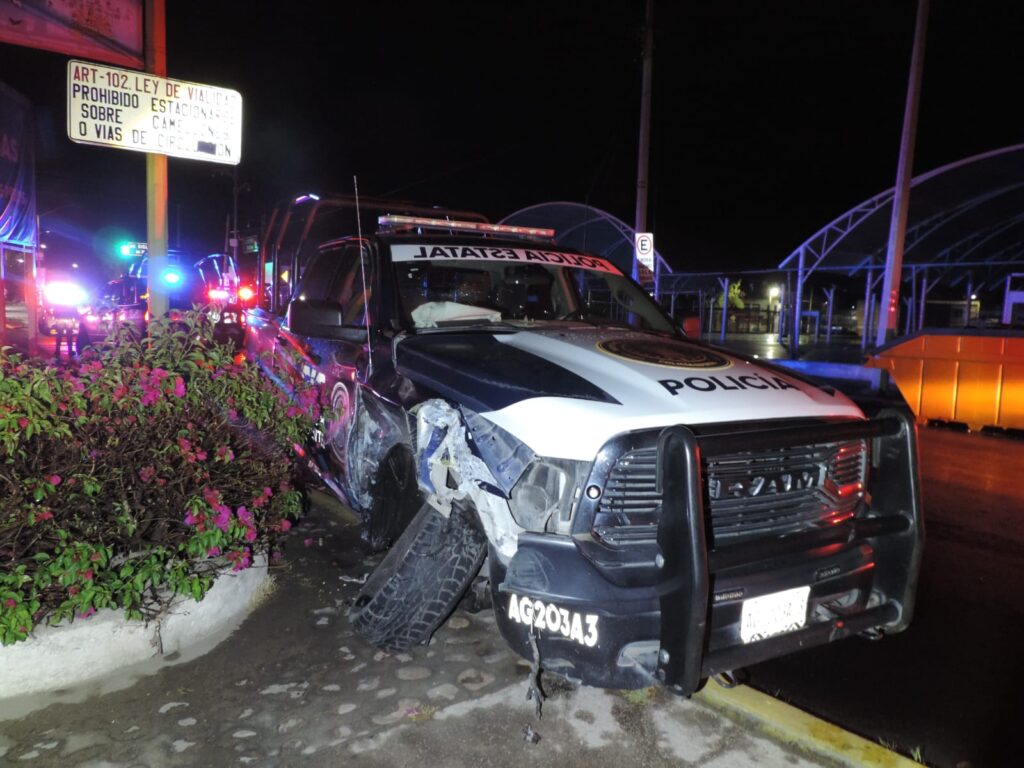 PATRULLA DE LA ESTATAL CHOCA CONTRA UN CAMIONETA EN LAS HUERTAS