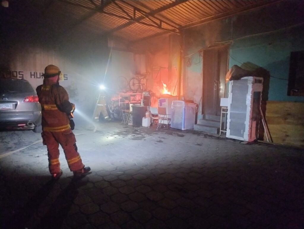 SE INCENDIA PENSION EN LA ZONA CENTRO DE AGS