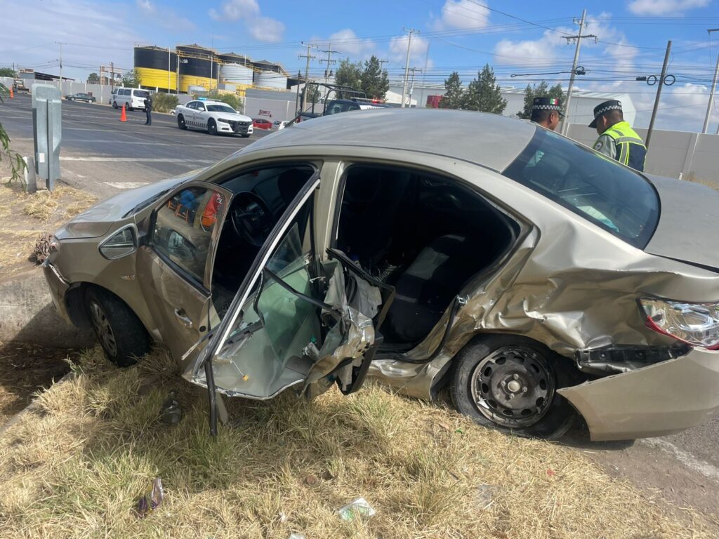 TRAS UN CHOQUE EN LA 70 ORIENTE, RESULTARON TRES LESIONADOS