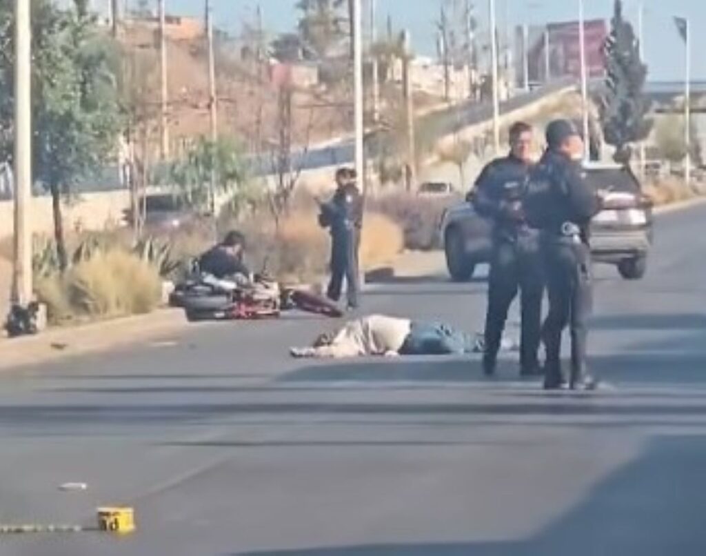 Peatón muere atropellado por un joven motociclista en el tercer anillo, en Cumbres II